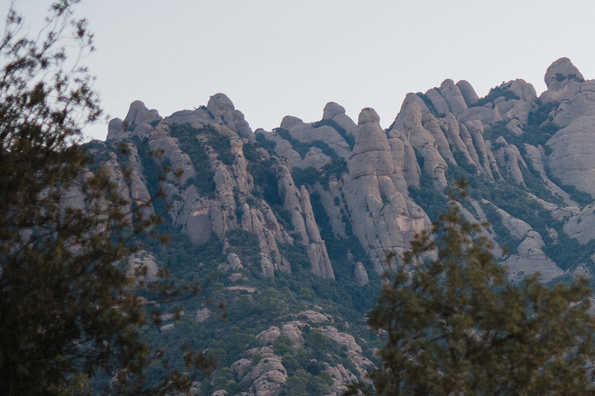 Visitar Montserrat y alojarse en el entorno
